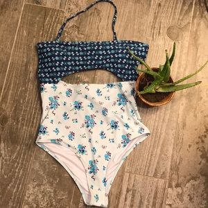 Cupshe size large one piece floral swimsuit